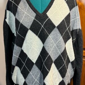 Men’s Pringle of Scotland classic cashmere Argyle V-Neck Sweater - Black + Grey